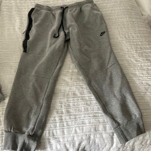 Nike mens sweatpants XL they are on the short side.